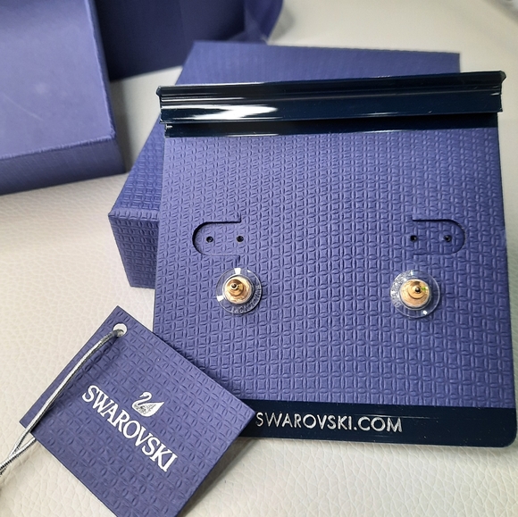 NIB Swarovski Elements CZ PE Stud Tri Earrings - Picture 2 of 7